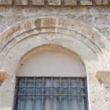 ...cos� come gli archetti pensili che inquadrano le finestre, sono addirittura modellati sul disegno del Castello Normanno-Svevo di Bari�